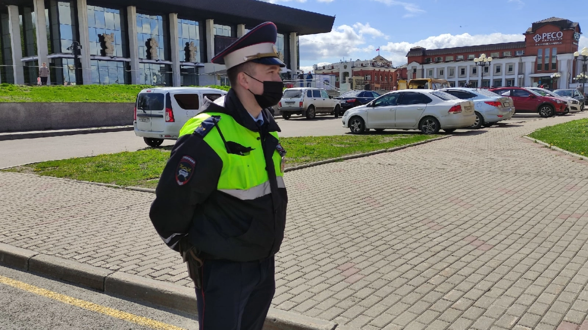 Камера видит и телефон, и ремень: за одну поездку можно схлопотать сразу несколько штрафов — водителям лучше запомнить это правило