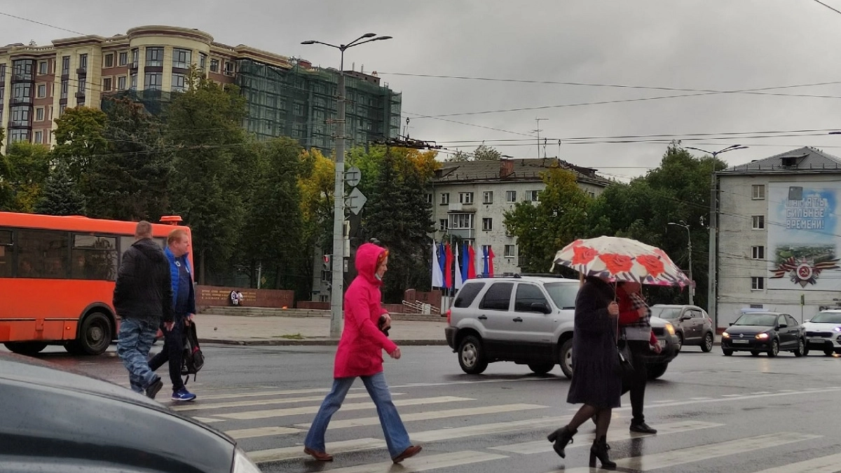 Достаём зонты и шапки: погода резко испортится уже на этой неделе — в эти регионы нагрянут заморозки до -5, ливни и град