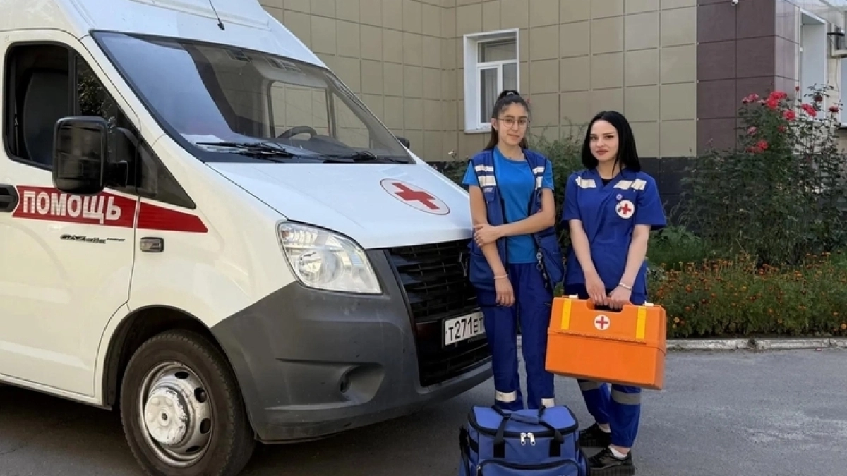 Воронежские врачи вернули к жизни пациента с остановкой сердца у машины скорой
