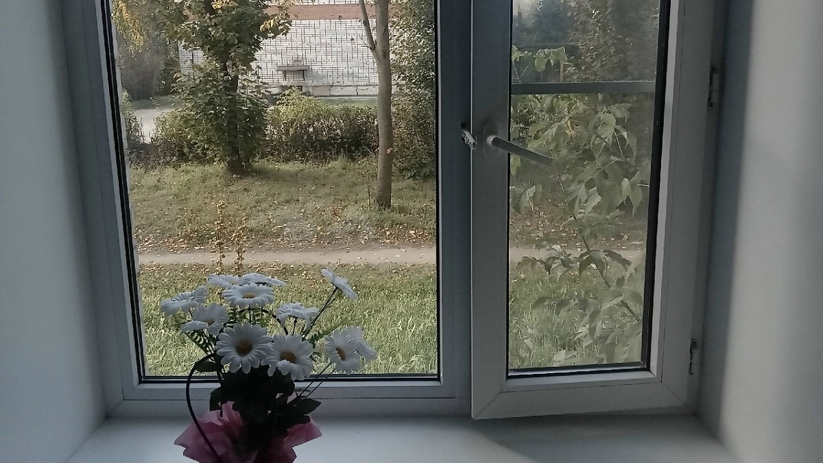 Окна на зиму не заклеиваю: подсмотрела идею у северян — дома тепло даже в суровые морозы