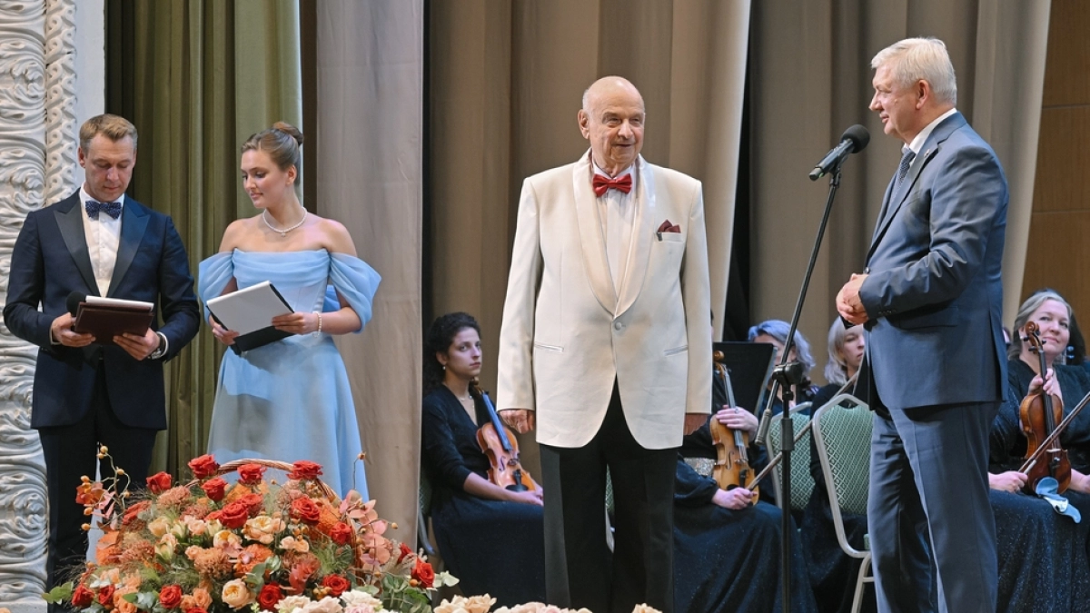 Бронислав Табачников отметил 90-летие на сцене Воронежской филармонии