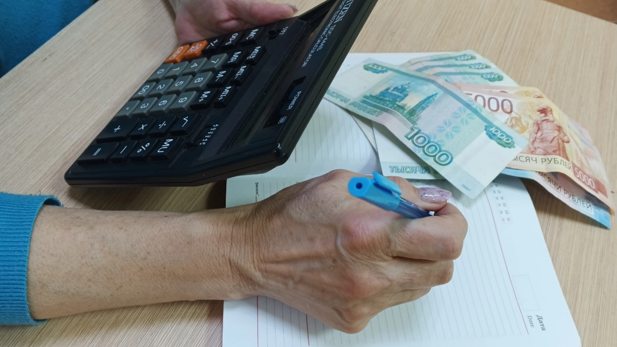После 80 лет пенсию пересчитают без заявления: кому удвоят фиксированную выплату, а кому — нет