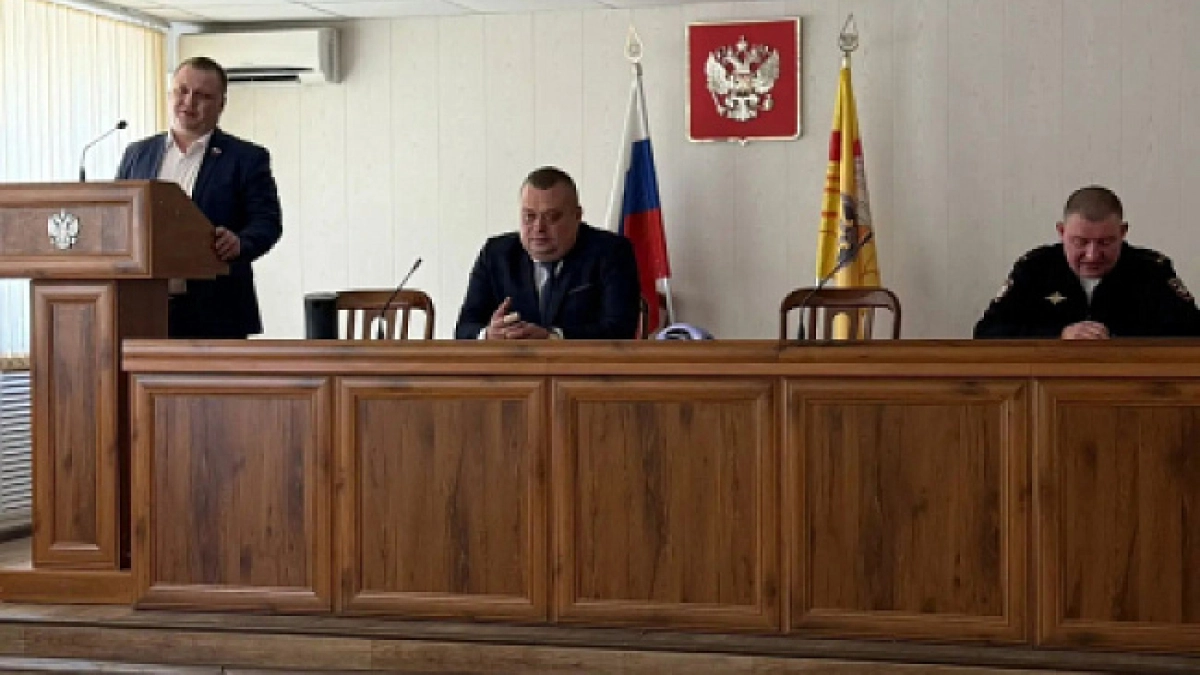 Сотрудников уголовного розыска в Воронеже отметили за службу