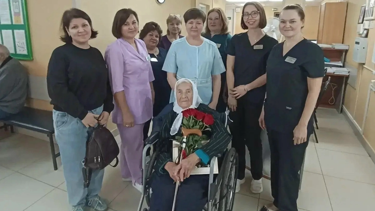 В Воронеже 100-летней пациентке провели операцию по восстановлению зрения