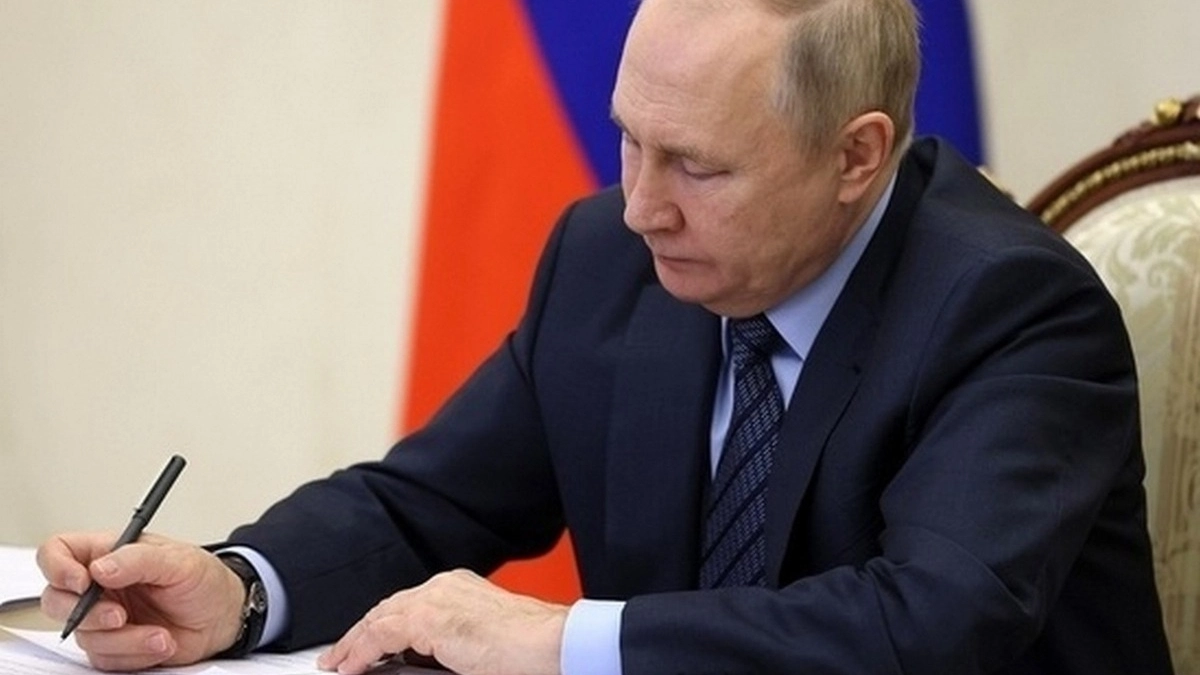 Гусев направил поздравления с днём рождения Владимиру Путину