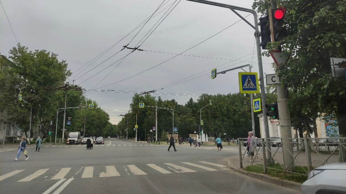 Шаг на «зебру» уже не аргумент: Верховный суд раскрыл, когда водитель обязан уступить пешеходу в 2026 году