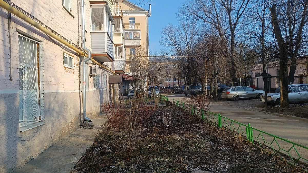 ГАИ проверяют машины прямо во дворах: за что можно лишиться прав у своего подъезда — нужно знать каждому водителю