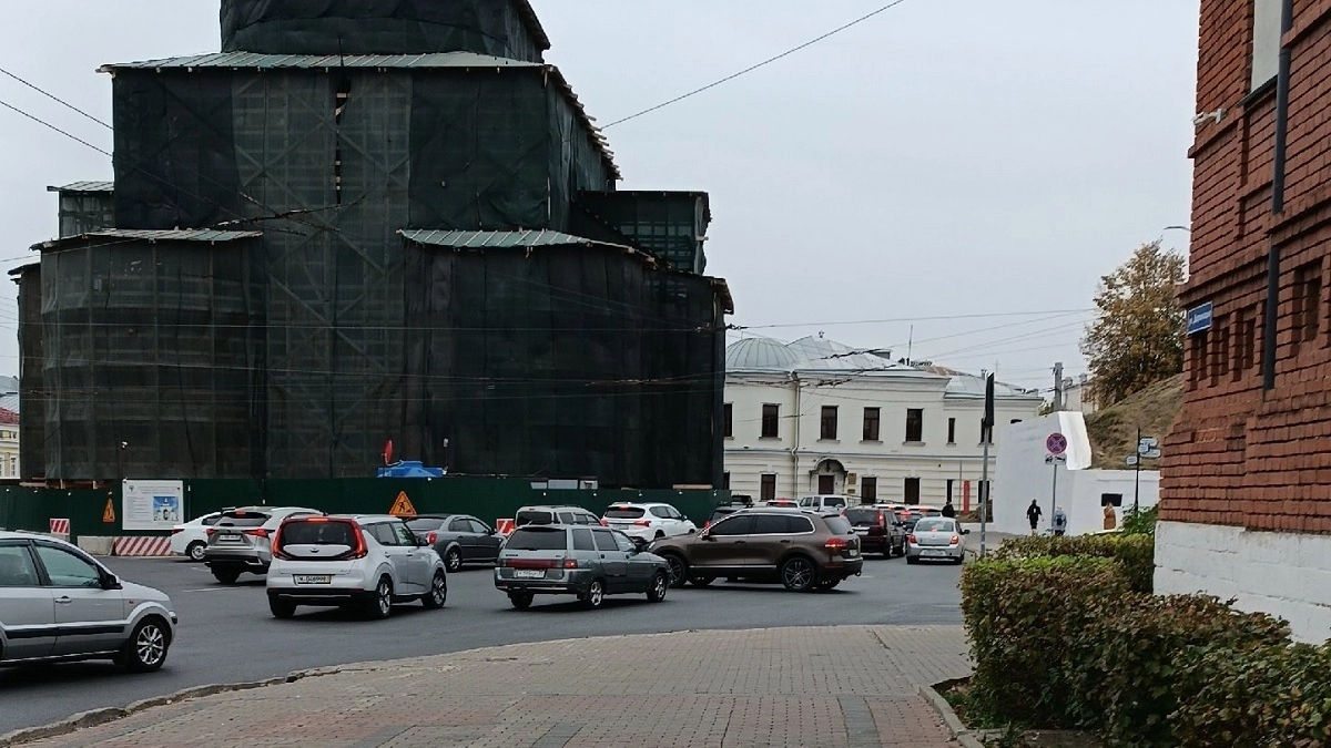 Кто в 2026 году должен проехать первым на съезде с кольца — ответ ПДД удивит многих водителей
