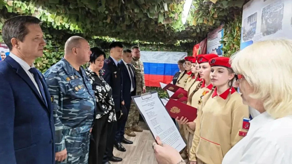 В школе № 61 Воронежа увековечили память двух погибших выпускников
