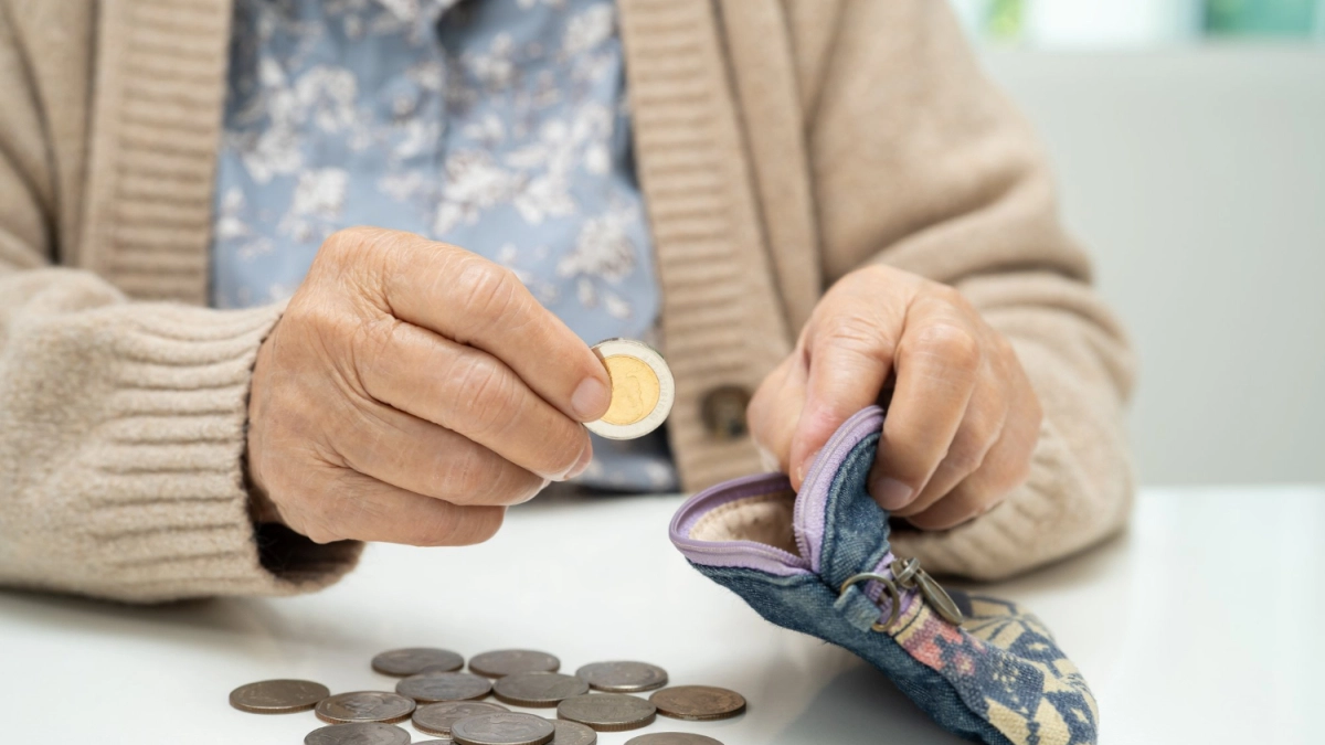 Пенсия ниже 32 577 рублей: какие льготы и доплаты положены в 2026 году