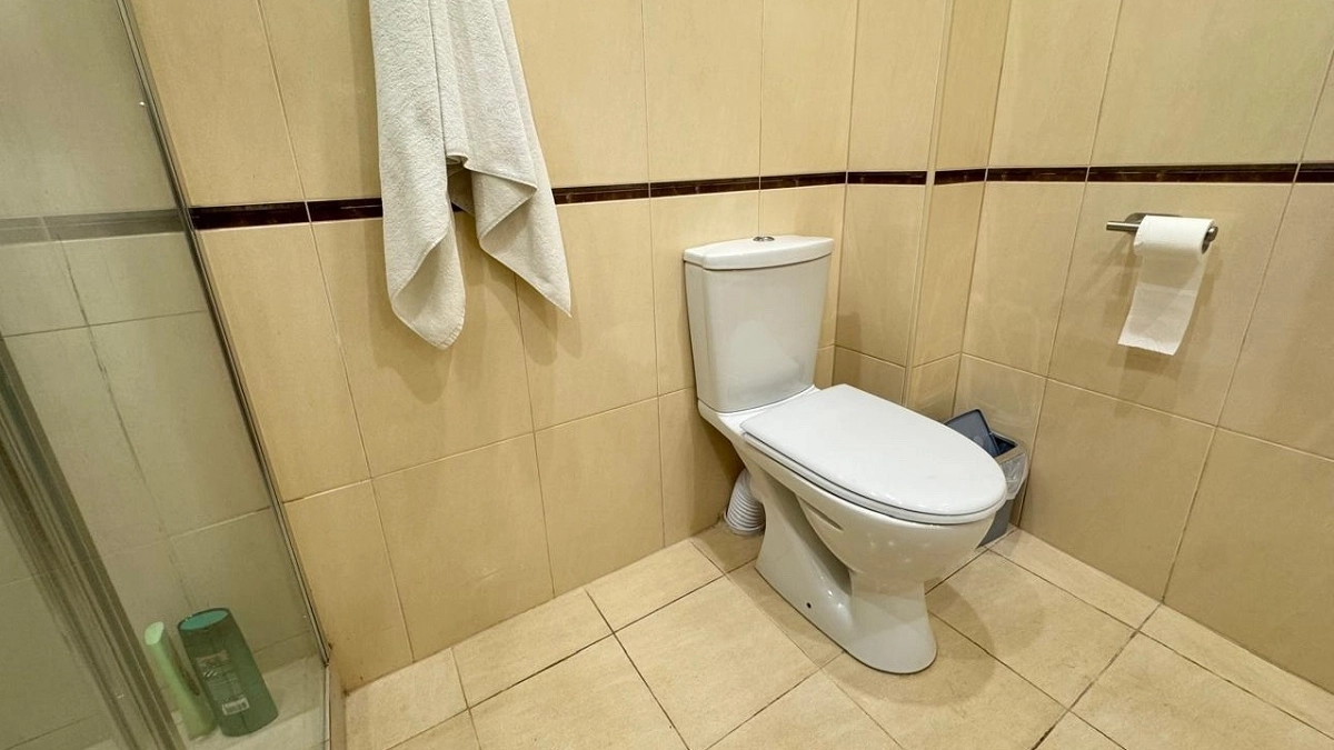 2 капли в подставку для ёршика — и в туалете пахнет свежестью, как в элитных отелях: поможет средство за копейки