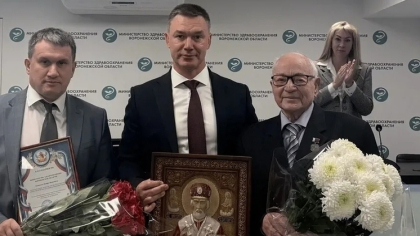 Воронежского врача Петра Кошелева поздравили с 95-летием